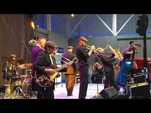 The Troupers Swing Band ; RKO.