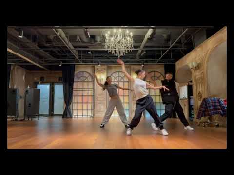 JENNIE dancing to Sad Girlz Luv Money w/ YG choreographers