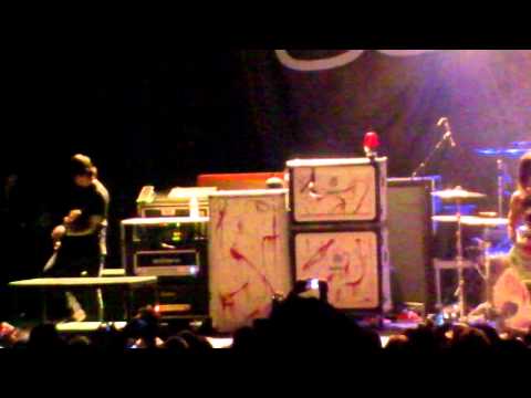 Pierce The Veil - Besitos [Live @ The Fox Theater]