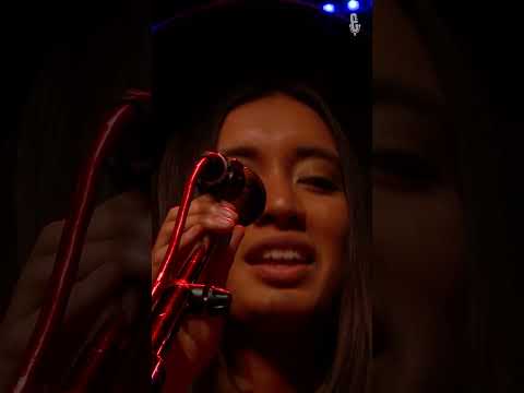 William Fitzsimmons & Raye Zaragoza, "Learning To Fly" (live on eTown) #shorts