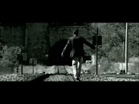 fille sur le pont music video2