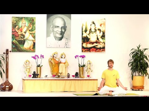 YOGA Mittelstufe "Variationen" mit Adrian - Yoga Vidya Live 9:15 Uhr 08.06.2021