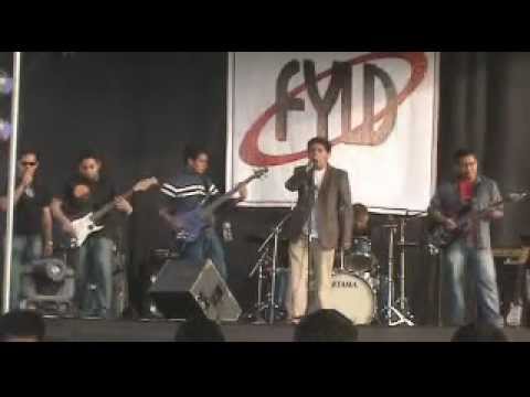 FyLD. Uno, Dos Ultraviolento.