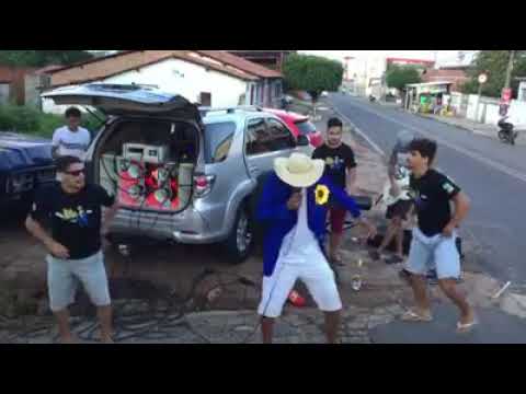 REI DA CACIMBINHA FAZ SHOW NO MEIO DA  RUA !