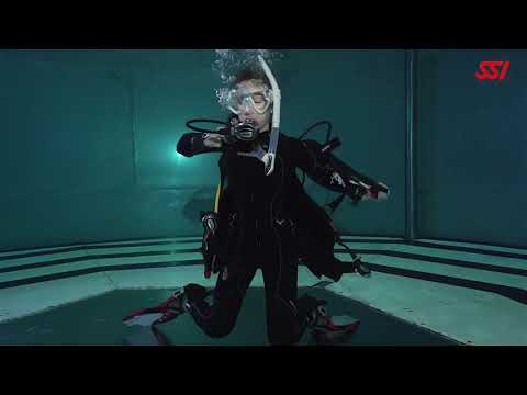 8. Removing and Replacing the Scuba Unit Underwater by SSI