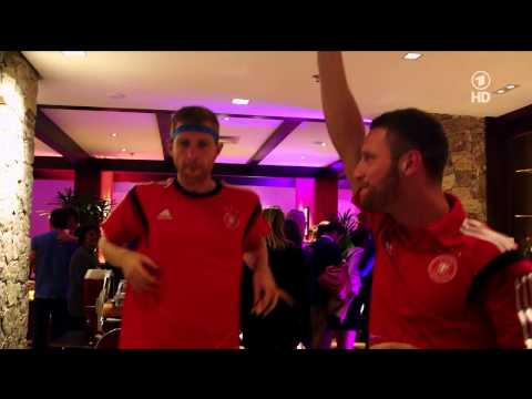 Mertesacker / Mustafi Dance (Die Mannschaft)