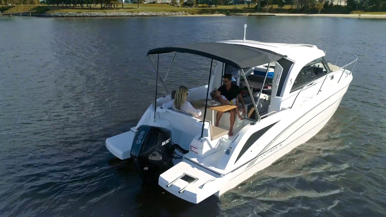 A lot to offer for her size: Meet the BENETEAU Antares 8