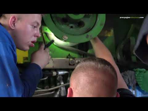 Zakładamy  centralne smarowanie w kombajnie John Deere
