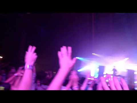 Simon Patterson drops Bulldozer @ Creamfields Sydney 2011