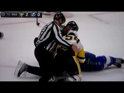 NHL hockey fight - Brayden Point(Lightning) vs. Kris Letang(Penguins)