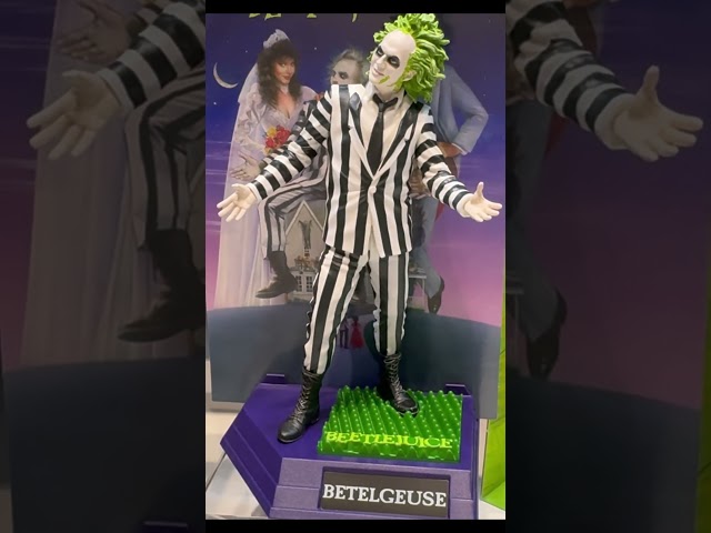 Vídeo relacionado con McFarlane Toys - Figura Posada de Beetlejuice de 6 Pulgadas