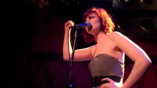 Anna Nalick perorms "Shine" from her EP live in NYC!