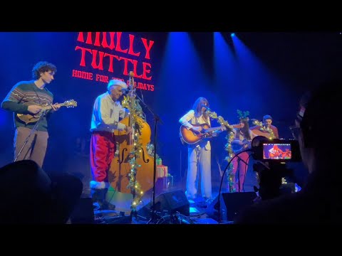 Molly Tuttle and The Tuttles w/AJ Lee jam at The Guild Theatre in Menlo Park, Calif. 12/21/24