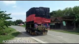 Download lagu Truck oleng versi dj wik wik.. mp3 Download lagu Truck oleng versi dj wik wik.. mp3
