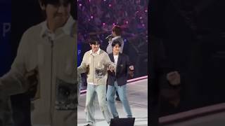 Download lagu #Chansoo dancing #XOXO during #EXO's One Fanmeeting 🥰 04142024 mp3