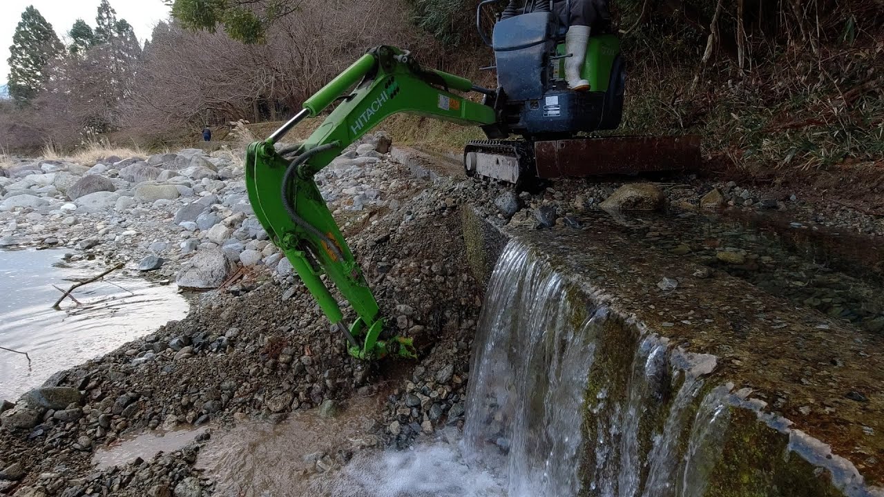 真冬の土砂撤去に急遽出動しました。