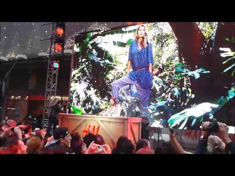 Bob Sinclar & Gisele - Heart Of Glass in Times Square, New York