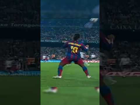 l’époque où Ronaldinho était intouchable sur le terrain !!  #football