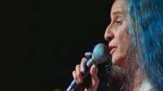 Maria Bethânia interpretando Olhos nos Olhos