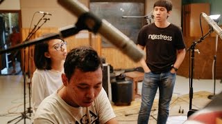 Download lagu Banda Neira menampilkan Gardika Gigih - Sampai Jadi Debu (Live) mp3