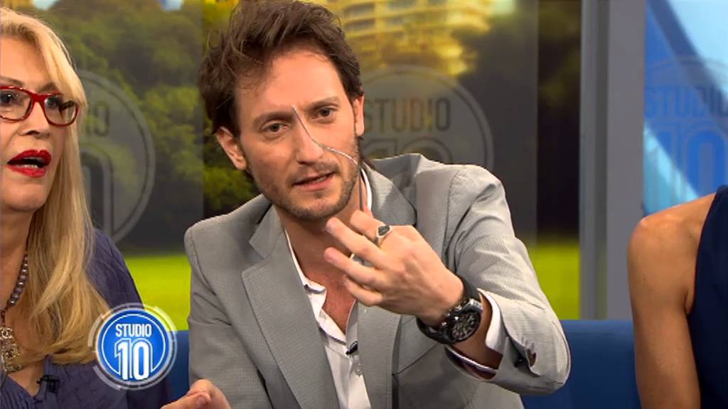Master Mentalist Lior suchard on Stdio 10 - bending spoons