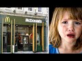Ein Mädchen Eilte Weinend Aus McDonalds Toilette Dann Sah Ihre Mutter Etwas Unglaubliches
