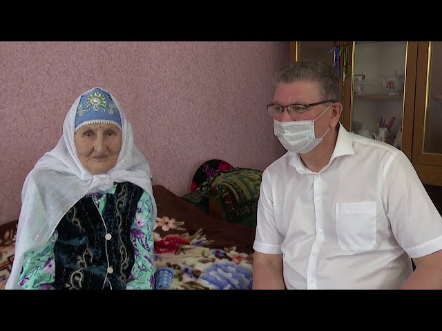 Алмаз Ахметшин поздравил Минзямал Абдрахманову с юбилеем
