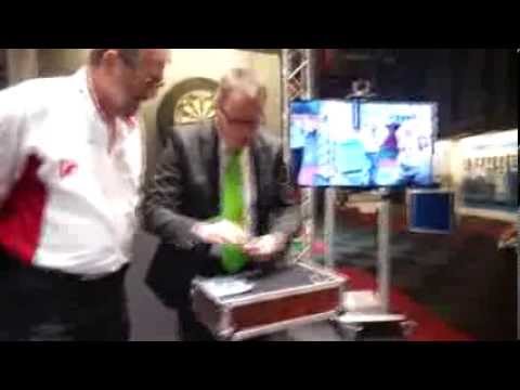 Martin Adams tricked by Leo Smetsers