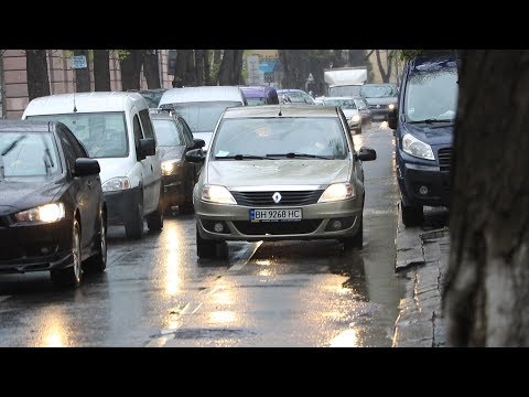 Як водії порушують правила дорожнього руху на вулиці Франка. ВІДЕОСЮЖЕТ