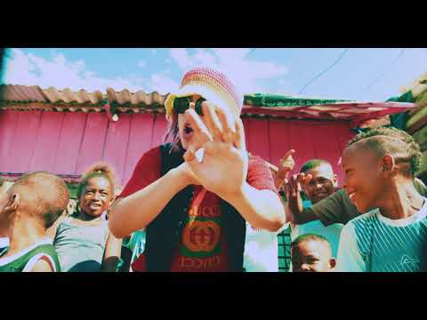 Maxi  |  FUNKA (Video Oficial)