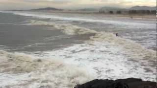 preview picture of video 'Surfe na Praia da Guarita - Torres - RS em dia de altas ondas HD'