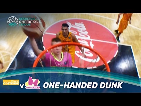 Jaramaz with the one-handed dunk against Oostende