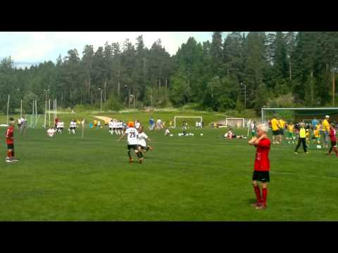 Tervarit 03 Nro 29 tekee maalin Kouvolan Susia vastaan