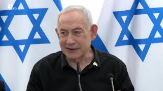 רה"מ נתניהו בישיבת הממשלה בקריית שמונה: "אתם לא תאמינו למה שהולך לקרות בקריית שמונה ובכל הגליל" (עדכוני משרד ראש הממשלה) - התמונה מוצגת ישירות מתוך אתר האינטרנט יוטיוב. זכויות היוצרים בתמונה שייכות ליוצרה. קישור קרדיט למקור התוכן נמצא בתוך דף הסרטון