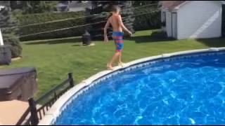 faze tari pe marginea piscinei