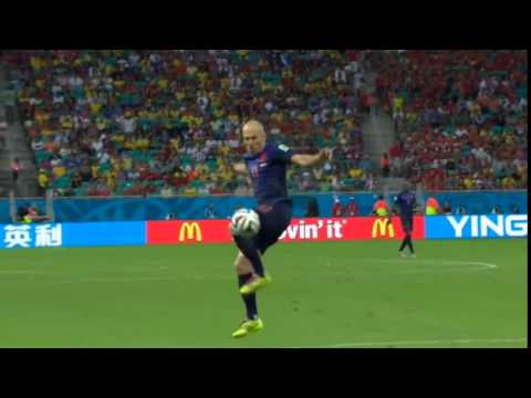 Robben destroys Ramos and Pique
