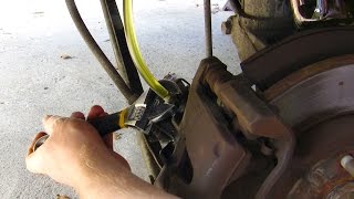 Simple how-to: Change brake fluid & bleed brakes on your car