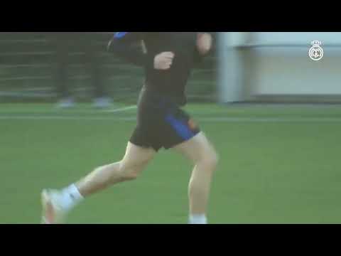 Gareth Bale running on the pitch (29/12/2021)