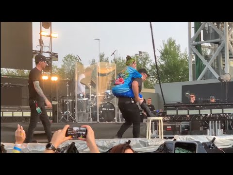 download lagu mp3 mp4 Billie Eilish Milano, download mp3 Billie Eilish Milano free downloadn, video klip Billie Eilish Milano