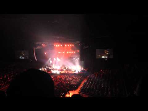 Eric Clapton - Cross Road Blues (Singapore Indoor Stadium 2014)