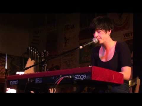 5/10 Washington - Gorilla/Woman Banter + "I Wrote Them A Love Song" (HD)