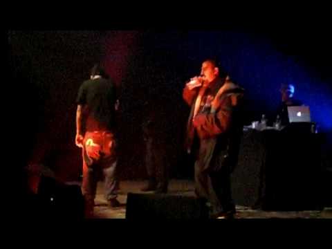 Caneda feat Guè Pequeno e Vincenzo da via Anfossi - Icaro Remix Live @ Leoncavallo 30-10-09