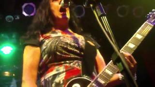 GIRLSCHOOL - "Tush"(ZZ Top) - "C'mon Let's Go" - 29/06/2013 - HANGAR 110 - São Paulo - BRASIL