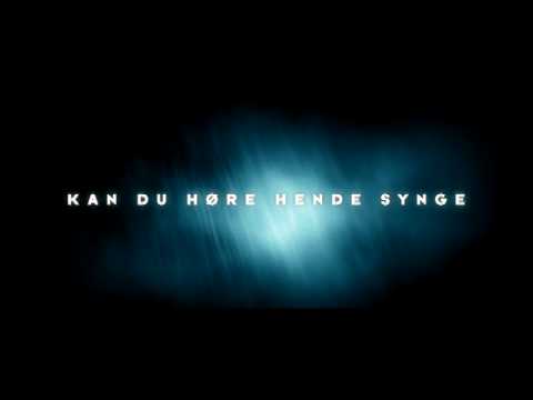 download lagu mp3 mp4 Kan Du Høre Hende Synge, download lagu Kan Du Høre Hende Synge gratis, unduh video klip Kan Du Høre Hende Synge