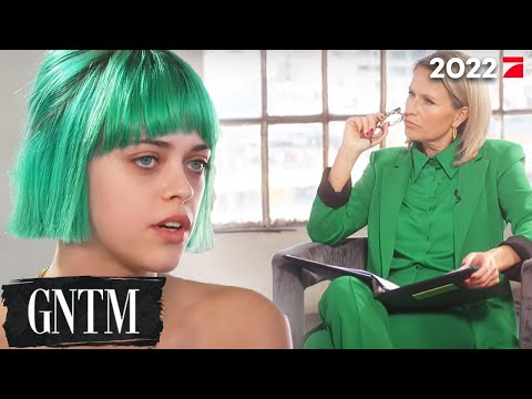 "Die Frau grillt euch" - Claudia von Brauchitsch quetscht die Models aus | GNTM 2022 ProSieben