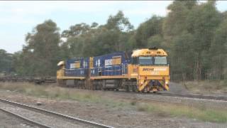 preview picture of video 'Steel train at Creighton : Australian Trains'