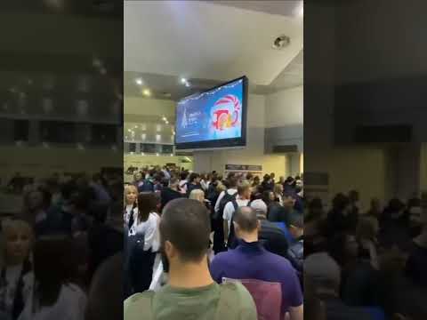 Aerodrom Nikola Tesla trenutno, pasoska kontrola. Pola saltera ne radi.