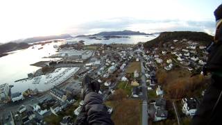 preview picture of video 'Ozone Mantra M4 paraglider amazing glide over Ulsteinvik by Luis Mickey Fonseca'