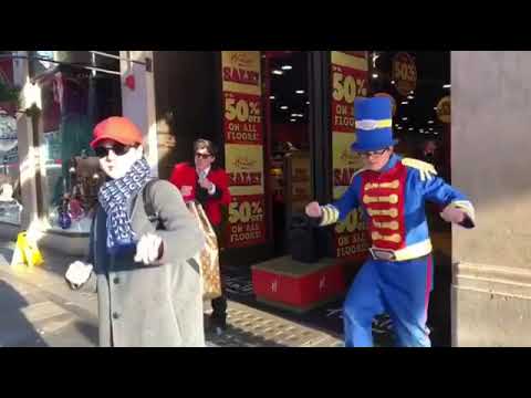 Super Junior Yesung joining some street dancers in the UK