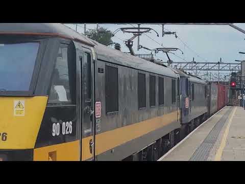 4M25 - DB90s - 90026 & 90034 - Bumblebee1 and DB Blue passing through Stafford station at speed